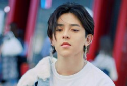 娱乐吃瓜酱爸爸年轻,揭秘年轻一代的潮流生活